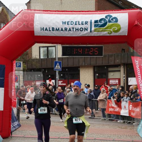 04.05.2025 - 8. Wedeler Halbmarathon Felixshl http://msf.ph/oto/7818535 04.05.2025 11:41:23 Ziel 527, 864, 870, 871, 1171 meine-sportfotos.de