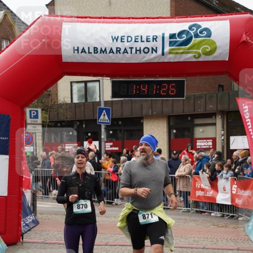 04.05.2025 - 8. Wedeler Halbmarathon Felixshl http://msf.ph/oto/7818538 04.05.2025 11:41:24 Ziel 527, 864, 870, 871, 1171 meine-sportfotos.de