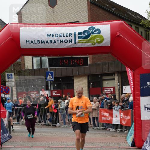 04.05.2025 - 8. Wedeler Halbmarathon Felixshl http://msf.ph/oto/7818557 04.05.2025 11:41:46 Ziel 8, 706, 1119 meine-sportfotos.de