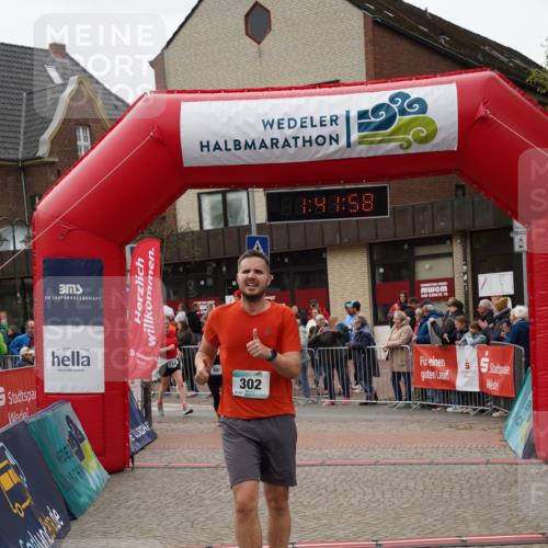 04.05.2025 - 8. Wedeler Halbmarathon Felixshl http://msf.ph/oto/7818577 04.05.2025 11:41:56 Ziel 302, 680, 681 meine-sportfotos.de