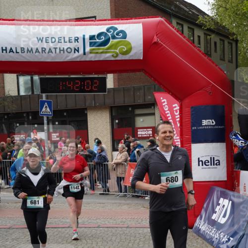 04.05.2025 - 8. Wedeler Halbmarathon Felixshl http://msf.ph/oto/7818585 04.05.2025 11:42:00 Ziel 191, 302, 365, 389, 680, 681, 1051, 1142 meine-sportfotos.de