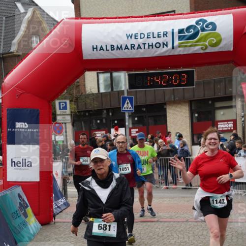 04.05.2025 - 8. Wedeler Halbmarathon Felixshl http://msf.ph/oto/7818588 04.05.2025 11:42:01 Ziel 191, 365, 389, 680, 681, 1051, 1142 meine-sportfotos.de