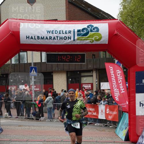 04.05.2025 - 8. Wedeler Halbmarathon Felixshl http://msf.ph/oto/7818607 04.05.2025 11:42:10 Ziel 116, 267 meine-sportfotos.de