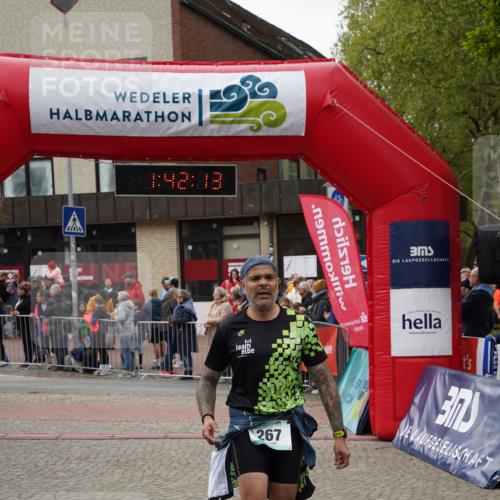 04.05.2025 - 8. Wedeler Halbmarathon Felixshl http://msf.ph/oto/7818613 04.05.2025 11:42:11 Ziel 116, 267 meine-sportfotos.de