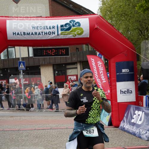 04.05.2025 - 8. Wedeler Halbmarathon Felixshl http://msf.ph/oto/7818616 04.05.2025 11:42:12 Ziel 116, 267 meine-sportfotos.de