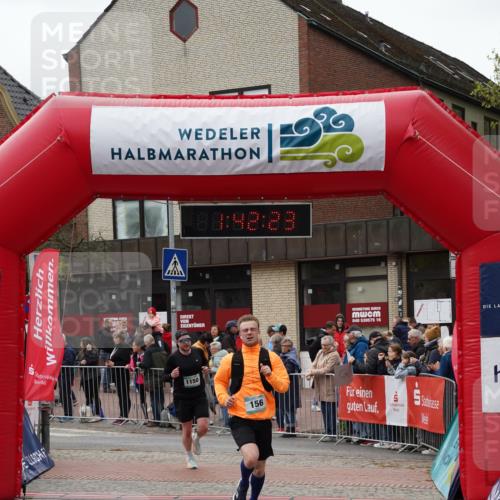 04.05.2025 - 8. Wedeler Halbmarathon Felixshl http://msf.ph/oto/7818618 04.05.2025 11:42:21 Ziel 156, 157, 258, 1150 meine-sportfotos.de