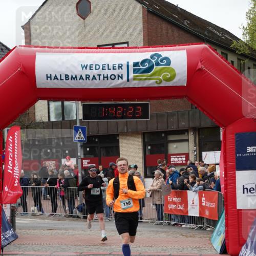 04.05.2025 - 8. Wedeler Halbmarathon Felixshl http://msf.ph/oto/7818619 04.05.2025 11:42:21 Ziel 156, 157, 258, 1150 meine-sportfotos.de