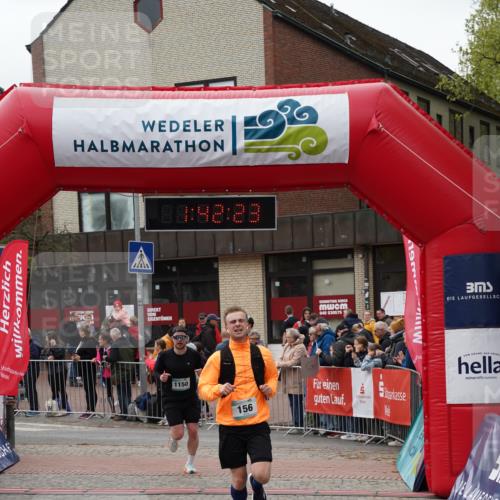 04.05.2025 - 8. Wedeler Halbmarathon Felixshl http://msf.ph/oto/7818620 04.05.2025 11:42:21 Ziel 156, 157, 258, 1150 meine-sportfotos.de
