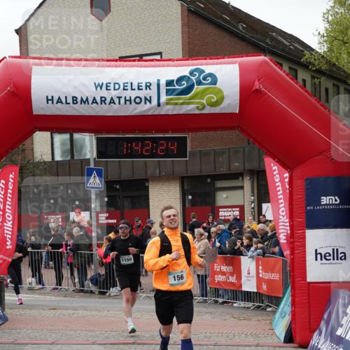 04.05.2025 - 8. Wedeler Halbmarathon Felixshl http://msf.ph/oto/7818621 04.05.2025 11:42:22 Ziel 156, 157, 258, 1150 meine-sportfotos.de