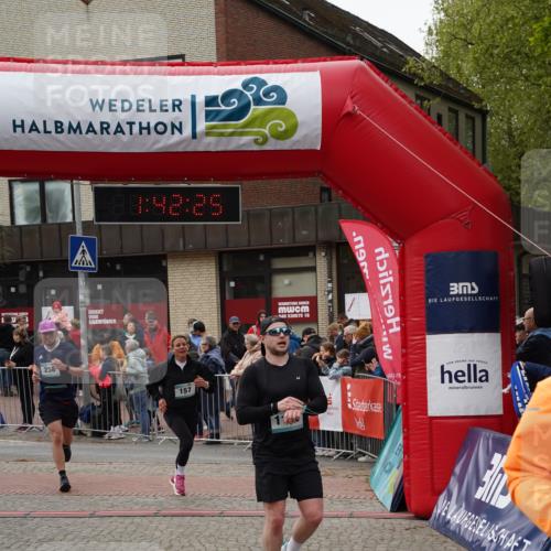 04.05.2025 - 8. Wedeler Halbmarathon Felixshl http://msf.ph/oto/7818625 04.05.2025 11:42:23 Ziel 156, 157, 258, 1150 meine-sportfotos.de