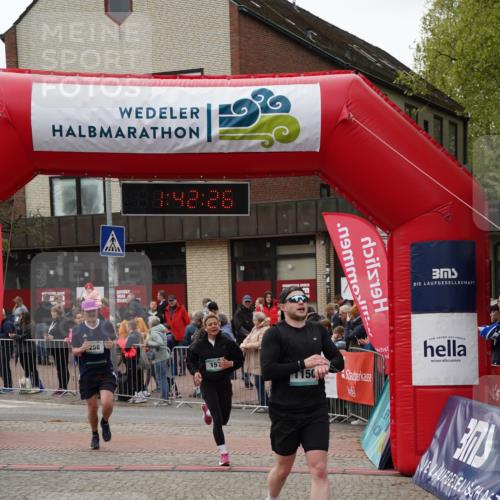 04.05.2025 - 8. Wedeler Halbmarathon Felixshl http://msf.ph/oto/7818626 04.05.2025 11:42:23 Ziel 156, 157, 258, 1150 meine-sportfotos.de