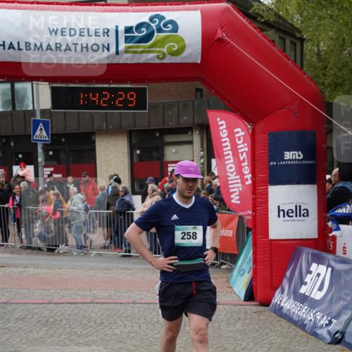 04.05.2025 - 8. Wedeler Halbmarathon Felixshl http://msf.ph/oto/7818636 04.05.2025 11:42:27 Ziel 156, 157, 258, 1150 meine-sportfotos.de