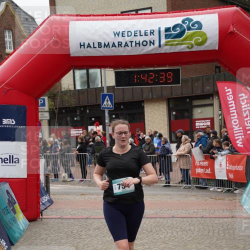 04.05.2025 - 8. Wedeler Halbmarathon Felixshl http://msf.ph/oto/7818644 04.05.2025 11:42:37 Ziel 754, 761 meine-sportfotos.de
