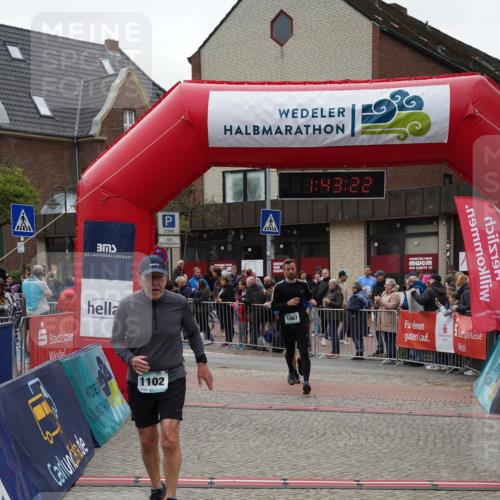 04.05.2025 - 8. Wedeler Halbmarathon Felixshl http://msf.ph/oto/7818694 04.05.2025 11:43:20 Ziel 14, 1066, 1067, 1102 meine-sportfotos.de