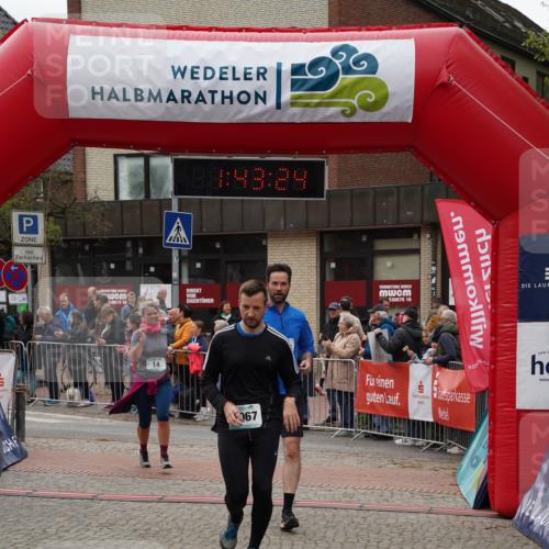 04.05.2025 - 8. Wedeler Halbmarathon Felixshl http://msf.ph/oto/7818696 04.05.2025 11:43:22 Ziel 14, 1066, 1067, 1102 meine-sportfotos.de