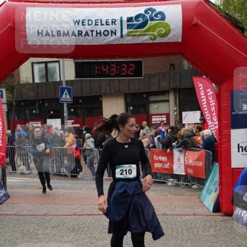 04.05.2025 - 8. Wedeler Halbmarathon Felixshl http://msf.ph/oto/7818714 04.05.2025 11:43:30 Ziel 210, 298, 712 meine-sportfotos.de