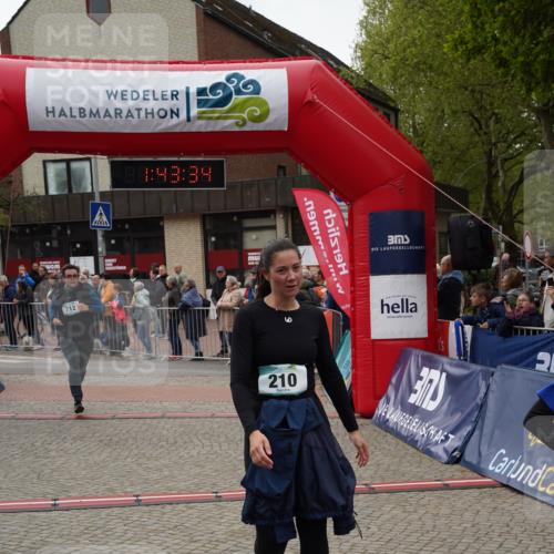 04.05.2025 - 8. Wedeler Halbmarathon Felixshl http://msf.ph/oto/7818717 04.05.2025 11:43:32 Ziel 210, 298, 712 meine-sportfotos.de