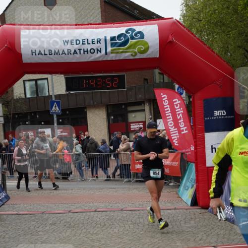 04.05.2025 - 8. Wedeler Halbmarathon Felixshl http://msf.ph/oto/7818752 04.05.2025 11:43:50 Ziel 264, 665, 667, 854, 1155 meine-sportfotos.de