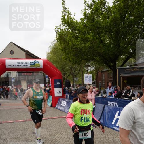 04.05.2025 - 8. Wedeler Halbmarathon Felixshl http://msf.ph/oto/7818774 04.05.2025 11:44:00 Ziel 10, 109, 587, 1003, 1106 meine-sportfotos.de