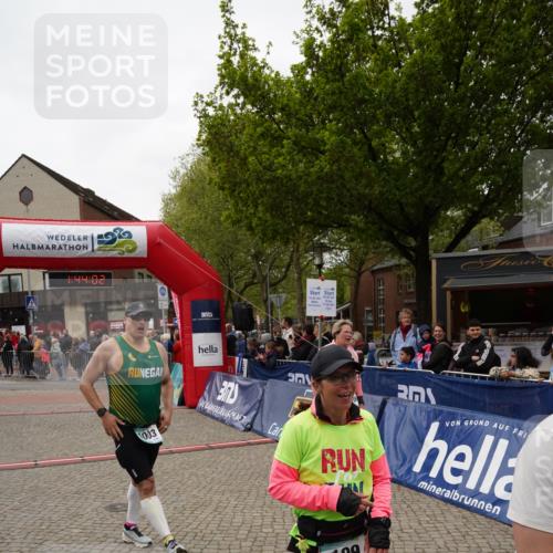 04.05.2025 - 8. Wedeler Halbmarathon Felixshl http://msf.ph/oto/7818775 04.05.2025 11:44:00 Ziel 10, 109, 587, 1003, 1106 meine-sportfotos.de