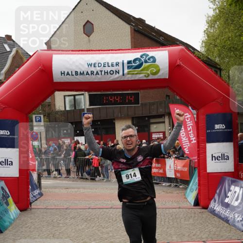04.05.2025 - 8. Wedeler Halbmarathon Felixshl http://msf.ph/oto/7818793 04.05.2025 11:44:12 Ziel 558, 914 meine-sportfotos.de