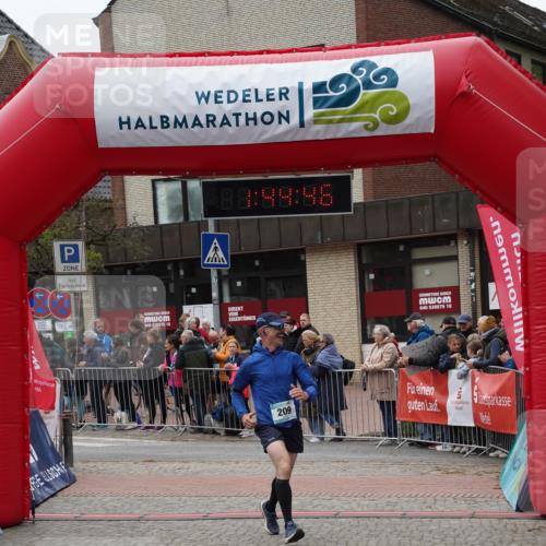 04.05.2025 - 8. Wedeler Halbmarathon Felixshl http://msf.ph/oto/7818827 04.05.2025 11:44:44 Ziel 209 meine-sportfotos.de