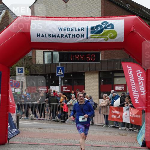 04.05.2025 - 8. Wedeler Halbmarathon Felixshl http://msf.ph/oto/7818837 04.05.2025 11:44:48 Ziel 39, 209 meine-sportfotos.de