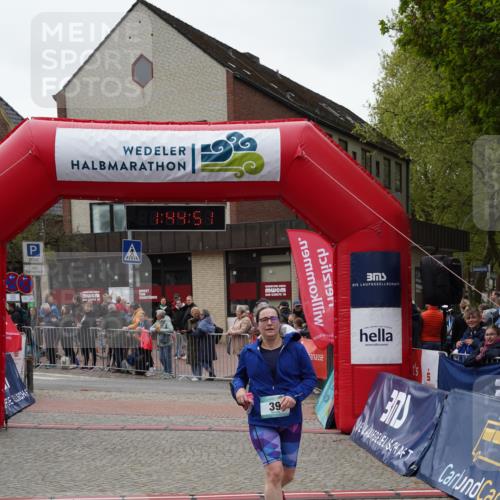 04.05.2025 - 8. Wedeler Halbmarathon Felixshl http://msf.ph/oto/7818843 04.05.2025 11:44:49 Ziel 39, 209 meine-sportfotos.de