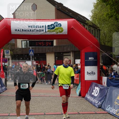 04.05.2025 - 8. Wedeler Halbmarathon Felixshl http://msf.ph/oto/7818905 04.05.2025 11:45:32 Ziel 471, 808, 1120 meine-sportfotos.de