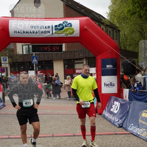 04.05.2025 - 8. Wedeler Halbmarathon Felixshl http://msf.ph/oto/7818908 04.05.2025 11:45:32 Ziel 471, 808, 1120 meine-sportfotos.de