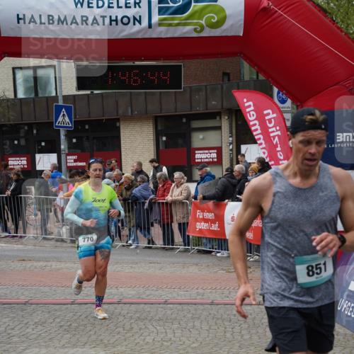 04.05.2025 - 8. Wedeler Halbmarathon Felixshl http://msf.ph/oto/7819004 04.05.2025 11:46:42 Ziel 770, 851, 855, 999, 1012 meine-sportfotos.de