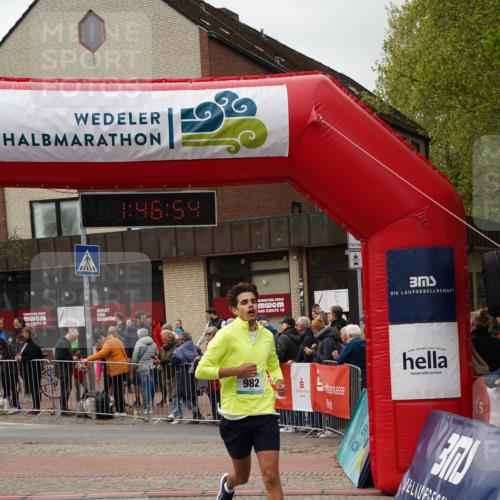 04.05.2025 - 8. Wedeler Halbmarathon Felixshl http://msf.ph/oto/7819021 04.05.2025 11:46:52 Ziel 487, 982 meine-sportfotos.de