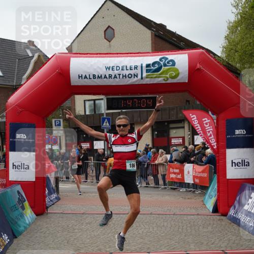 04.05.2025 - 8. Wedeler Halbmarathon Felixshl http://msf.ph/oto/7819030 04.05.2025 11:47:02 Ziel 186, 243 meine-sportfotos.de