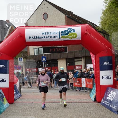 04.05.2025 - 8. Wedeler Halbmarathon Felixshl http://msf.ph/oto/7819095 04.05.2025 11:47:47 Ziel 1186, 1187 meine-sportfotos.de