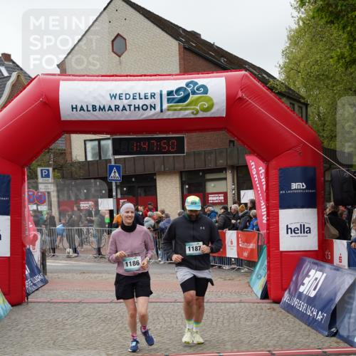 04.05.2025 - 8. Wedeler Halbmarathon Felixshl http://msf.ph/oto/7819100 04.05.2025 11:47:48 Ziel 1186, 1187 meine-sportfotos.de