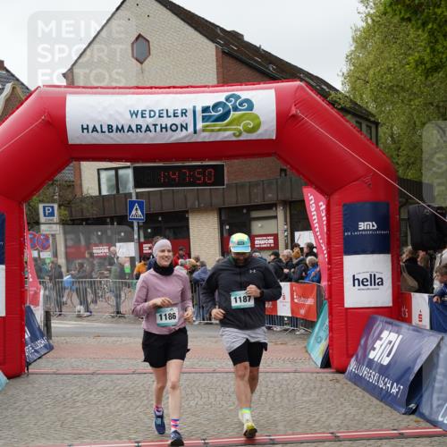 04.05.2025 - 8. Wedeler Halbmarathon Felixshl http://msf.ph/oto/7819101 04.05.2025 11:47:48 Ziel 1186, 1187 meine-sportfotos.de