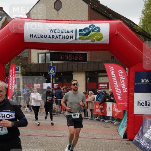 04.05.2025 - 8. Wedeler Halbmarathon Felixshl http://msf.ph/oto/7819265 04.05.2025 11:48:24 Ziel 437, 629 meine-sportfotos.de