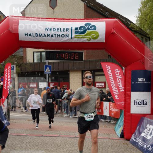 04.05.2025 - 8. Wedeler Halbmarathon Felixshl http://msf.ph/oto/7819270 04.05.2025 11:48:24 Ziel 437, 629 meine-sportfotos.de
