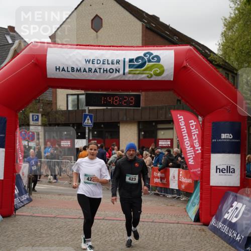 04.05.2025 - 8. Wedeler Halbmarathon Felixshl http://msf.ph/oto/7819276 04.05.2025 11:48:27 Ziel 294, 437, 629 meine-sportfotos.de