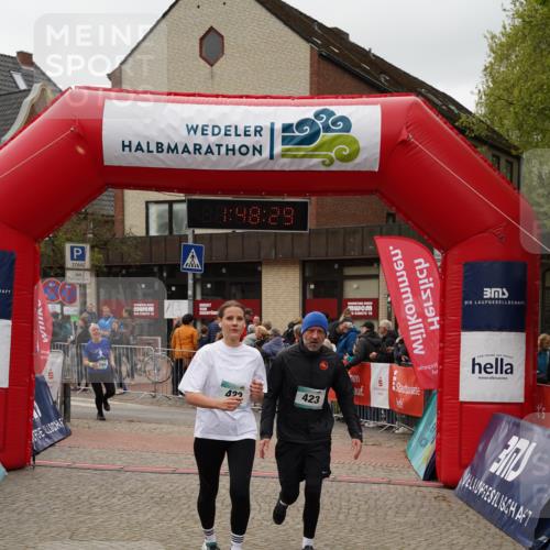 04.05.2025 - 8. Wedeler Halbmarathon Felixshl http://msf.ph/oto/7819292 04.05.2025 11:48:27 Ziel 294, 437, 629 meine-sportfotos.de