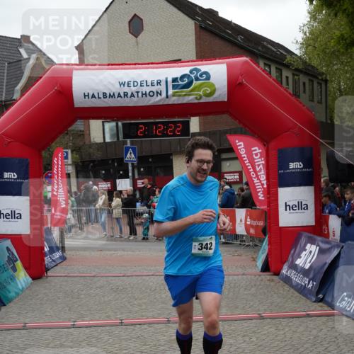 04.05.2025 - 8. Wedeler Halbmarathon Felixshl http://msf.ph/oto/7819348 04.05.2025 12:12:20 Ziel 342 meine-sportfotos.de