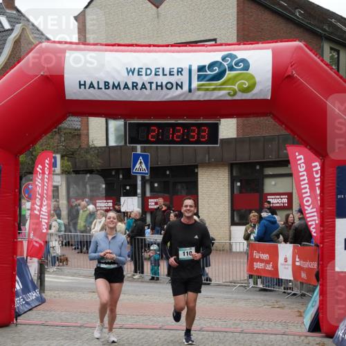 04.05.2025 - 8. Wedeler Halbmarathon Felixshl http://msf.ph/oto/7819356 04.05.2025 12:12:31 Ziel 110, 111 meine-sportfotos.de