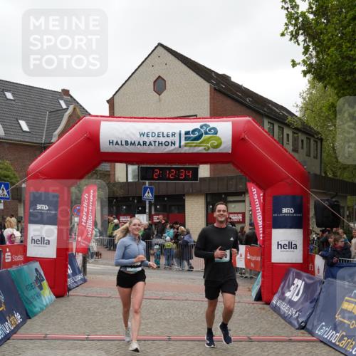 04.05.2025 - 8. Wedeler Halbmarathon Felixshl http://msf.ph/oto/7819359 04.05.2025 12:12:32 Ziel 110, 111 meine-sportfotos.de