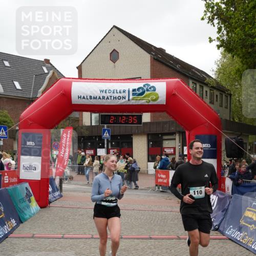 04.05.2025 - 8. Wedeler Halbmarathon Felixshl http://msf.ph/oto/7819366 04.05.2025 12:12:33 Ziel 110, 111 meine-sportfotos.de