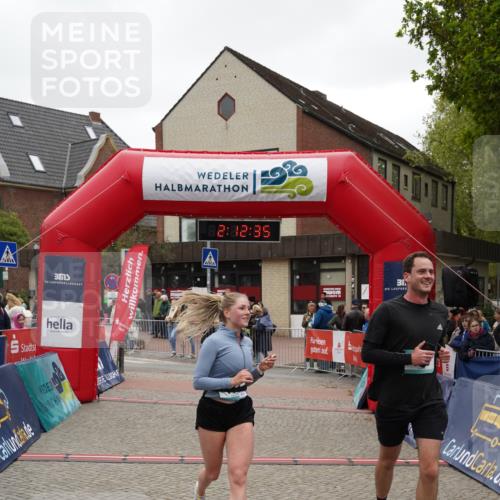 04.05.2025 - 8. Wedeler Halbmarathon Felixshl http://msf.ph/oto/7819370 04.05.2025 12:12:33 Ziel 110, 111 meine-sportfotos.de