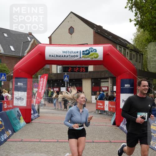 04.05.2025 - 8. Wedeler Halbmarathon Felixshl http://msf.ph/oto/7819381 04.05.2025 12:12:33 Ziel 110, 111 meine-sportfotos.de