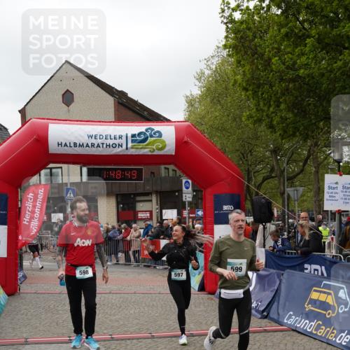 04.05.2025 - 8. Wedeler Halbmarathon Felixshl http://msf.ph/oto/7819407 04.05.2025 11:48:47 Ziel 597, 598, 599, 710 meine-sportfotos.de