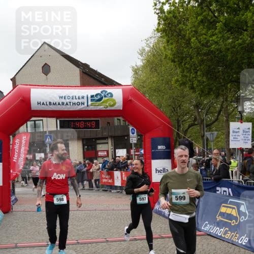 04.05.2025 - 8. Wedeler Halbmarathon Felixshl http://msf.ph/oto/7819410 04.05.2025 11:48:47 Ziel 597, 598, 599, 710 meine-sportfotos.de