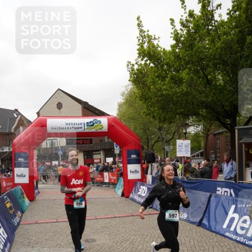 04.05.2025 - 8. Wedeler Halbmarathon Felixshl http://msf.ph/oto/7819420 04.05.2025 11:48:48 Ziel 597, 598, 599, 710 meine-sportfotos.de