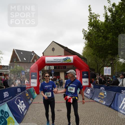 04.05.2025 - 8. Wedeler Halbmarathon Felixshl http://msf.ph/oto/7819459 04.05.2025 12:12:49 Ziel 223, 261 meine-sportfotos.de
